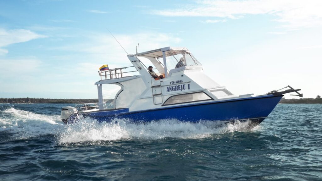 yate angreju galapagos